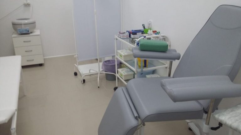 Изображение Донорское кресло к-02дн для забора крови в процедурный кабинет КДЛ-ТЕСТ с широкими подлокотниками