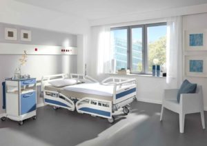 Кровать медицинская с электроприводом для лежачих больных
